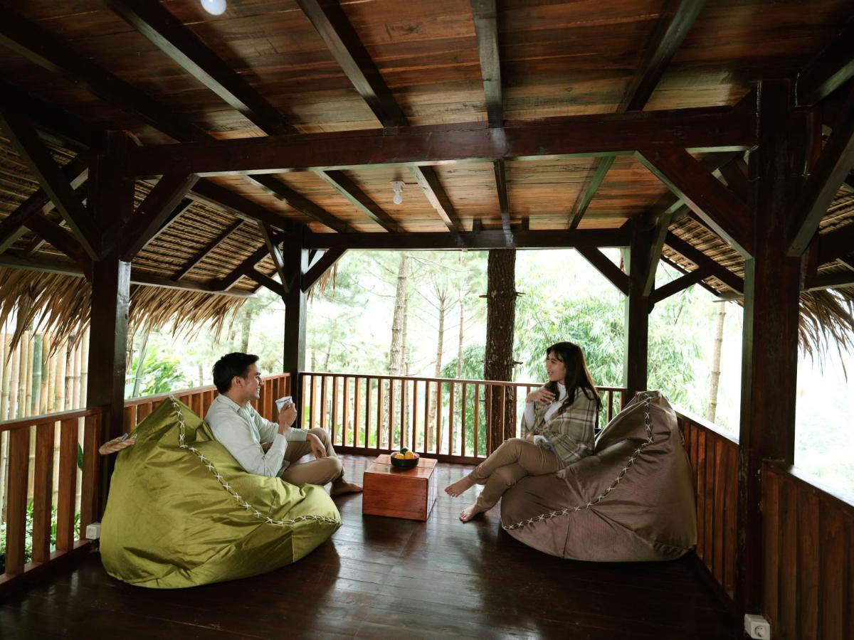 The Lodge Maribaya Cikareumbi Exterior foto